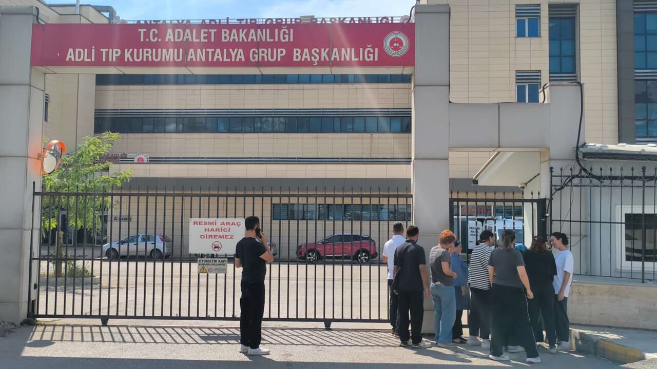 Cenaze aracının önüne atladı! Annenin acı feryadı yürek yaktı 7